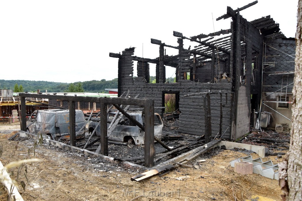 Schwerer Brand in Einfamilien Haus Roesrath Rambruecken P040.JPG - Miklos Laubert